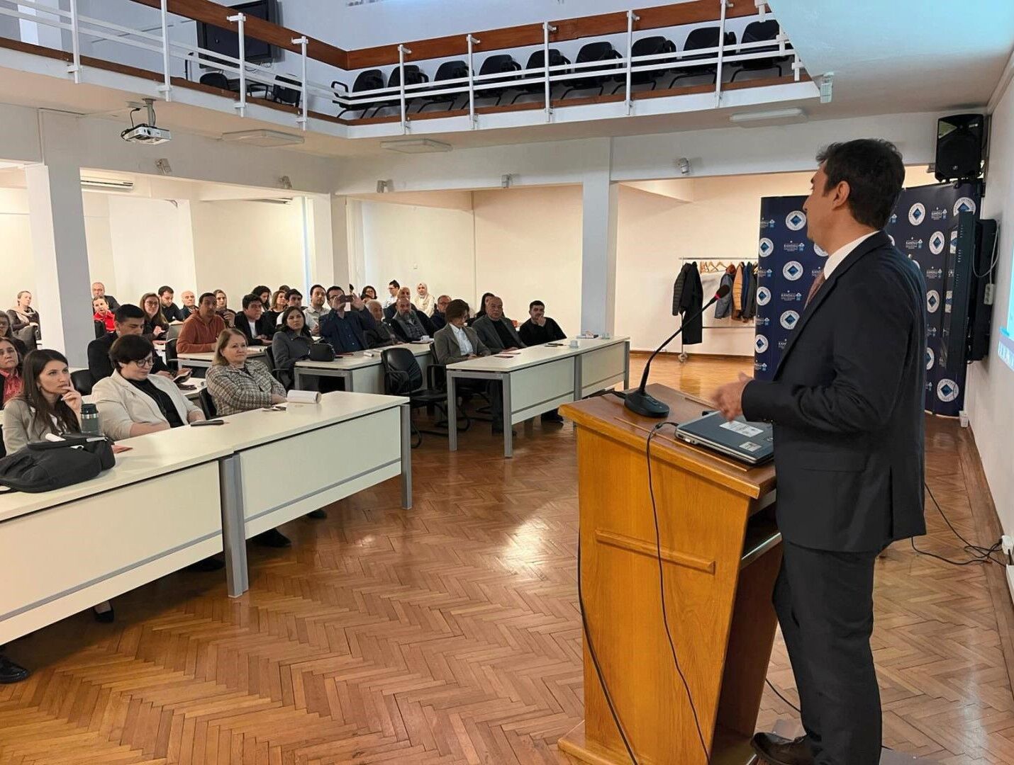 I S T A N B U L K A N D I L L I R A S A T H A N E S I N I N 115 1232373 366530