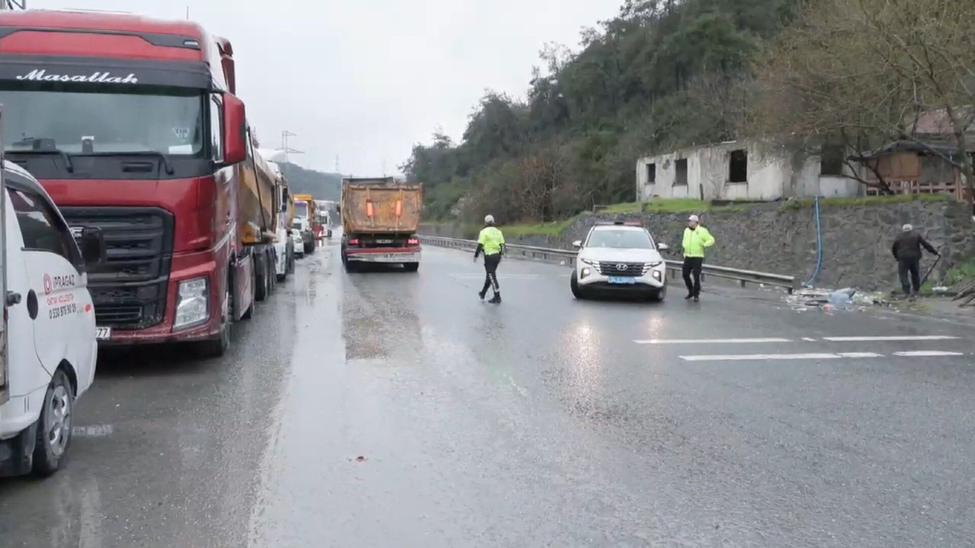 I S T A N B U L S A R I Y E R D E Y O L L A R G O L E D O N D U 1236397 367701