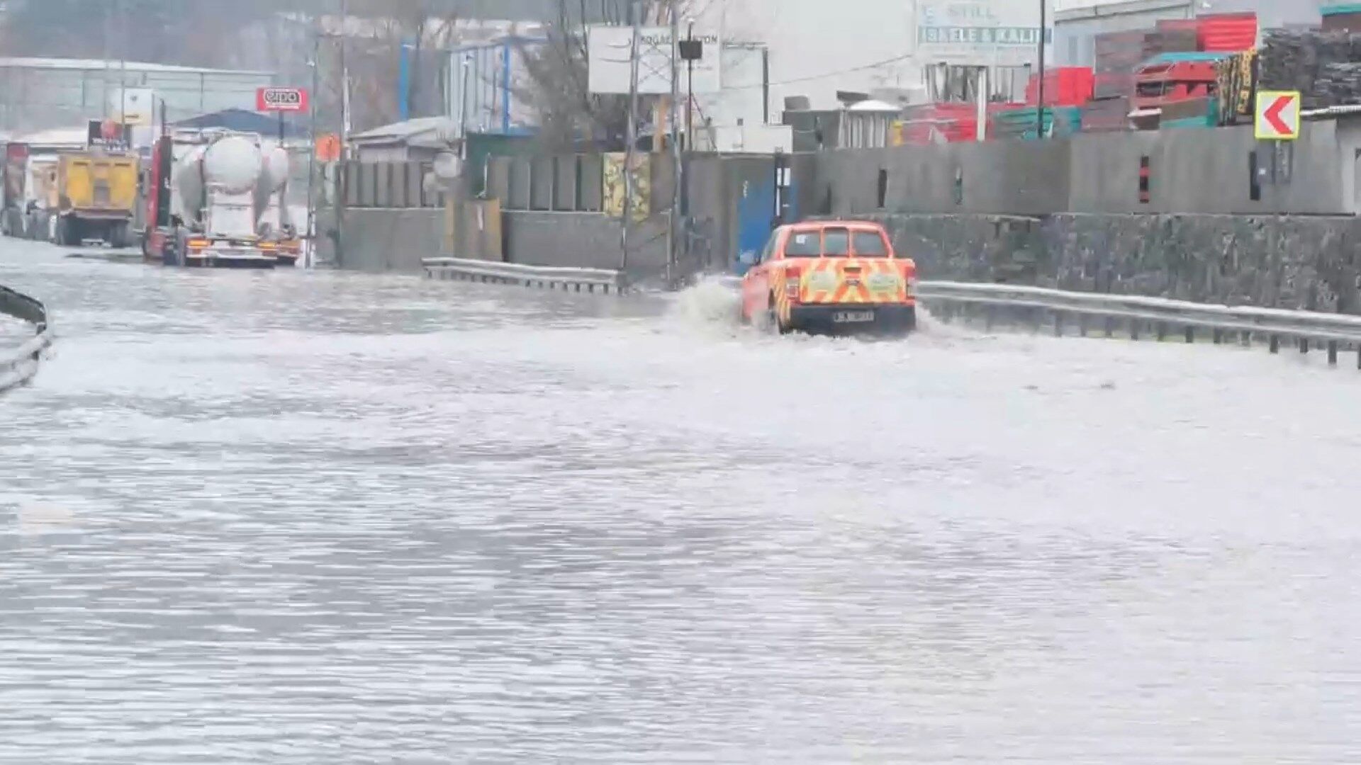 I S T A N B U L S A R I Y E R D E Y O L L A R G O L E D O N D U 1236400 367701