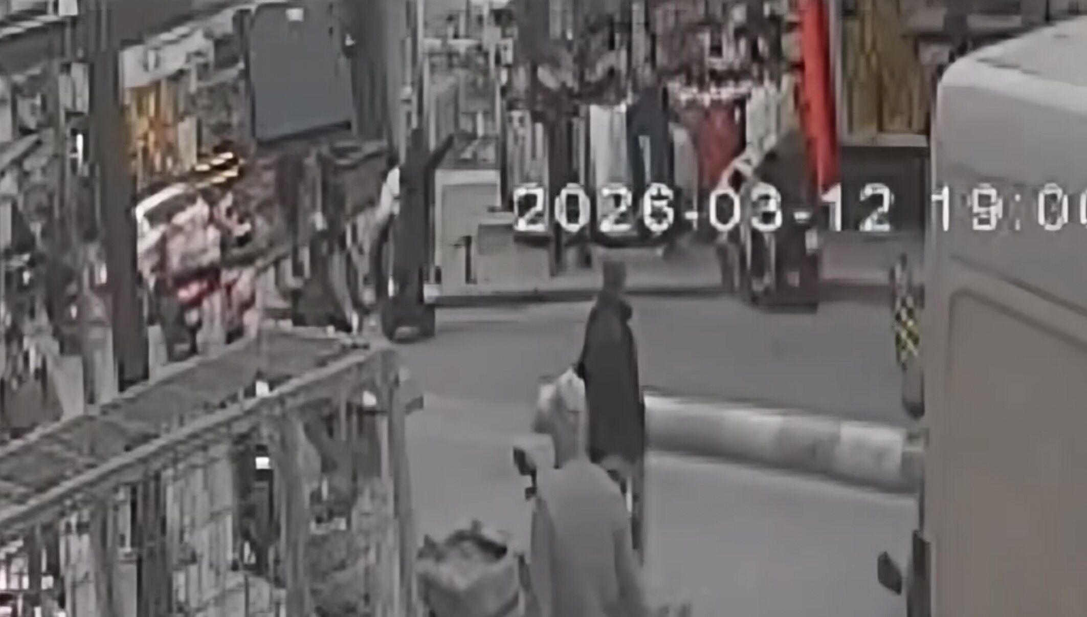 I S T A N B U L S I S L I’ D E D O N E R C I Y E S I L A H L I S A 1234106 367015