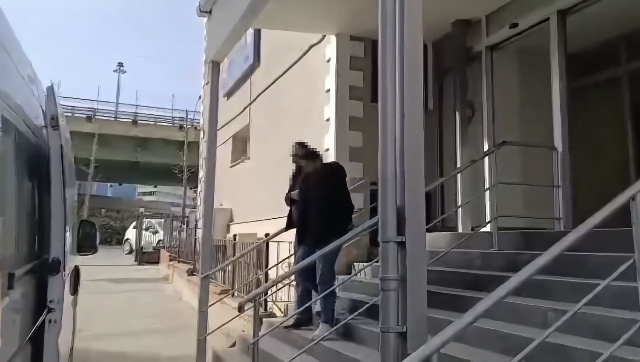 I S T A N B U L S I S L I’ D E D O N E R C I Y E S I L A H L I S A 1234108 367015