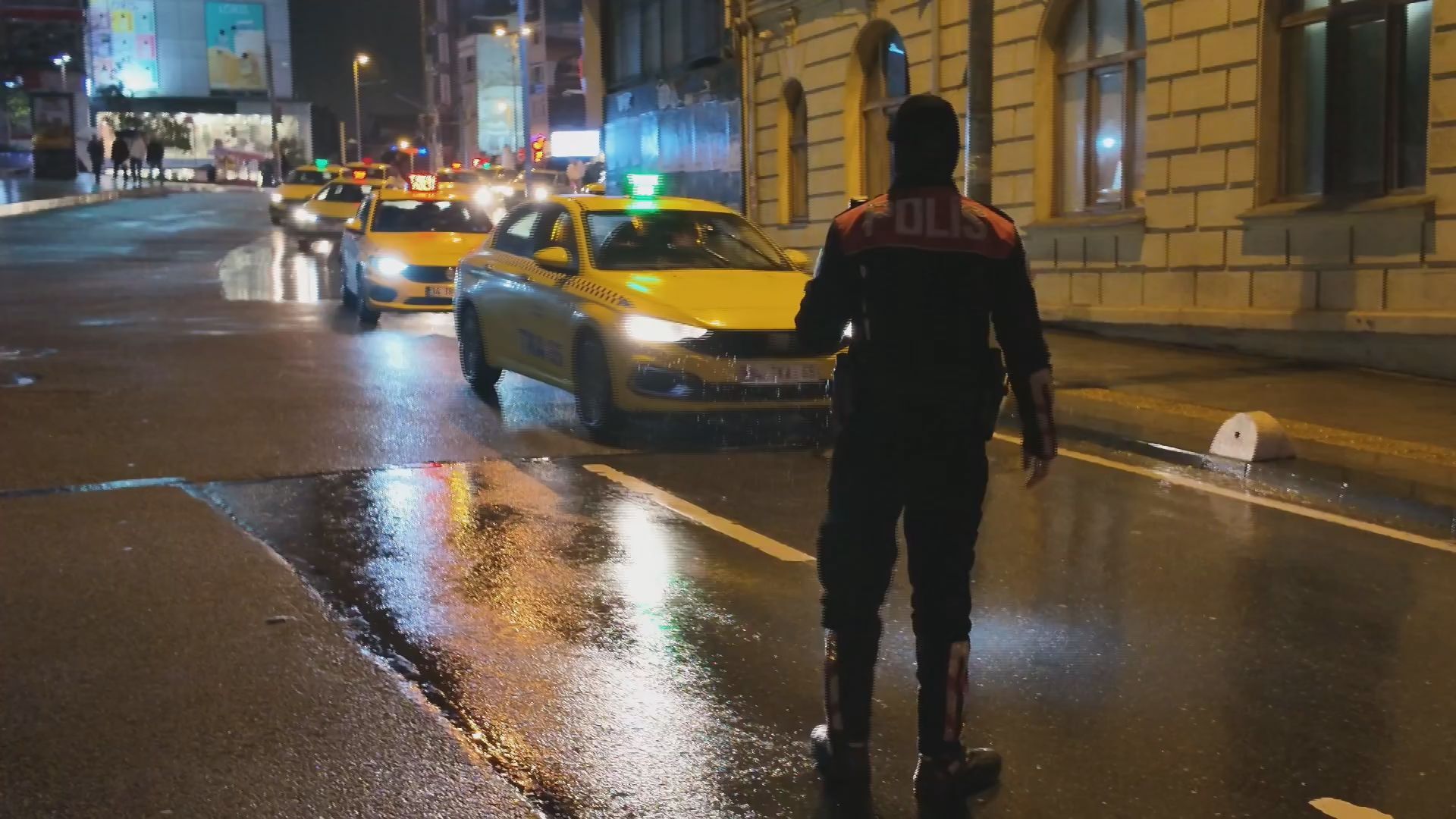 I S T A N B U L T A K S I M V E K A D I K O Y D E H E L I K O P T E 1222619 363523