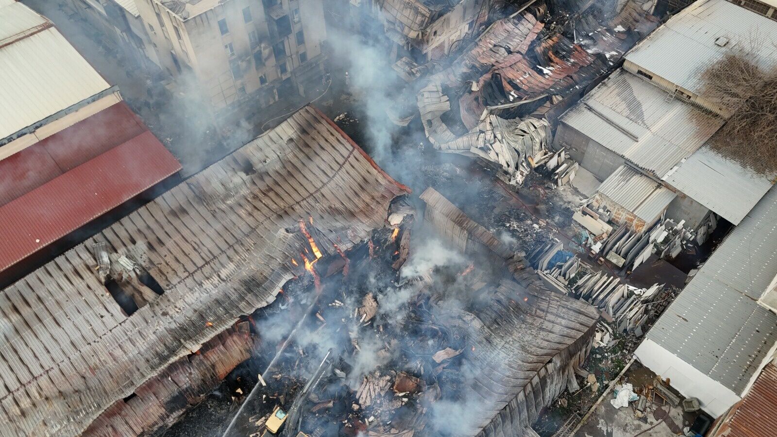 I Z M I R D E S A N A Y I S I T E S I N D E Y A N G I N 7 I S Y 1227733 365178