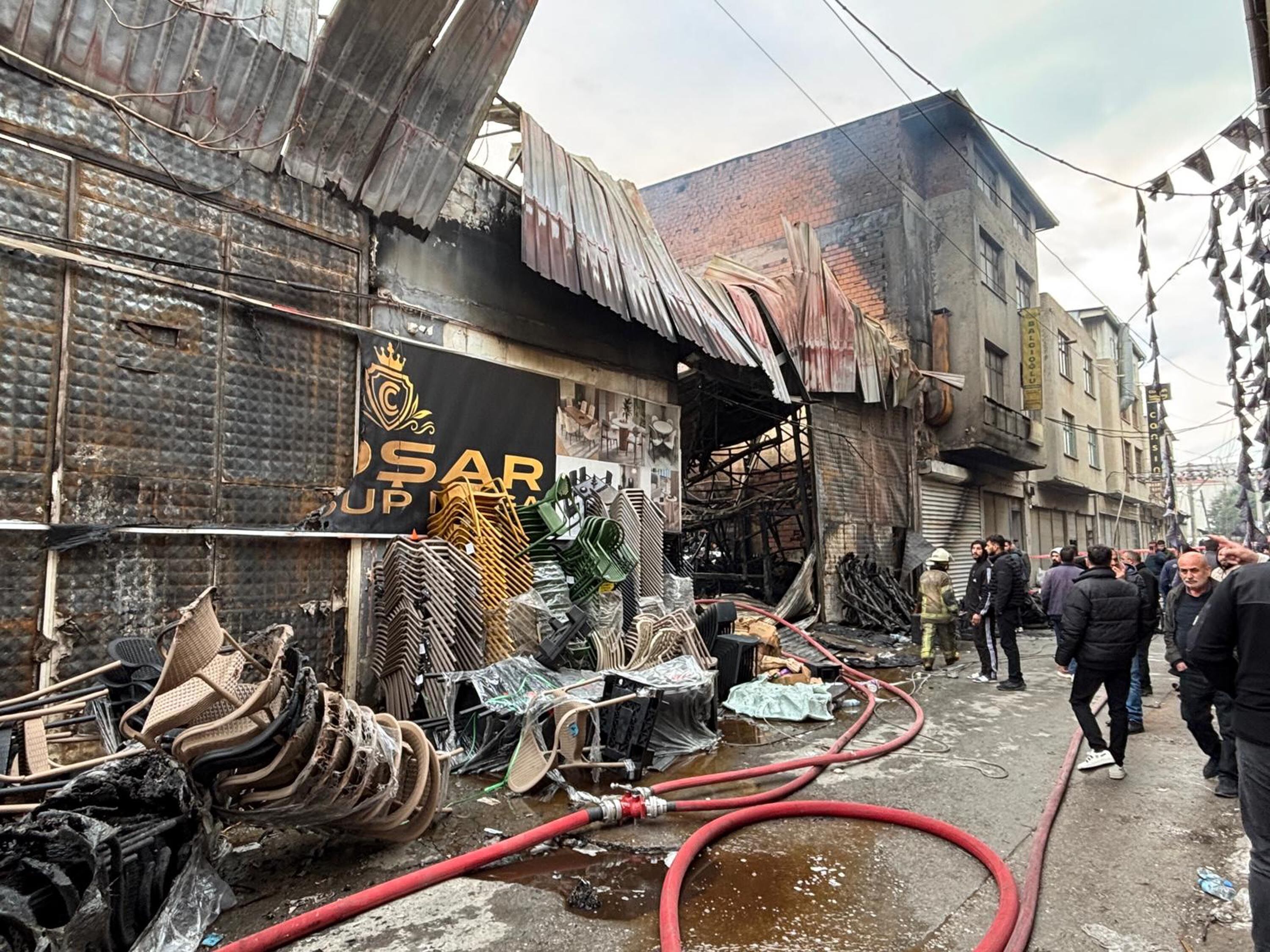 I Z M I R D E S A N A Y I S I T E S I N D E Y A N G I N 7 I S Y 1227739 365178