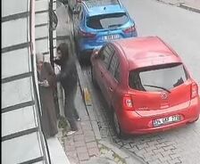 Istanbul Fatihte Sokakta Kadinin Elin 1216673 361763 (1)