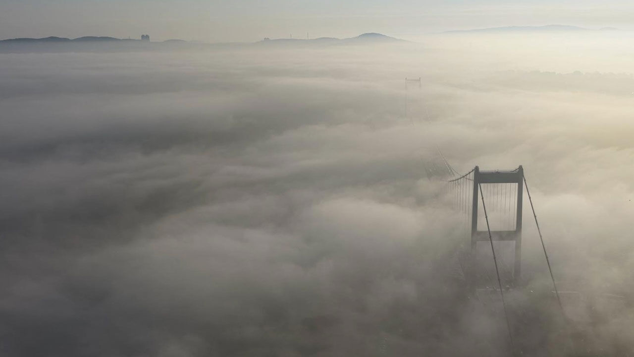 Fatih Sultan Mehmet Köprüsü sisler arasında kaldı