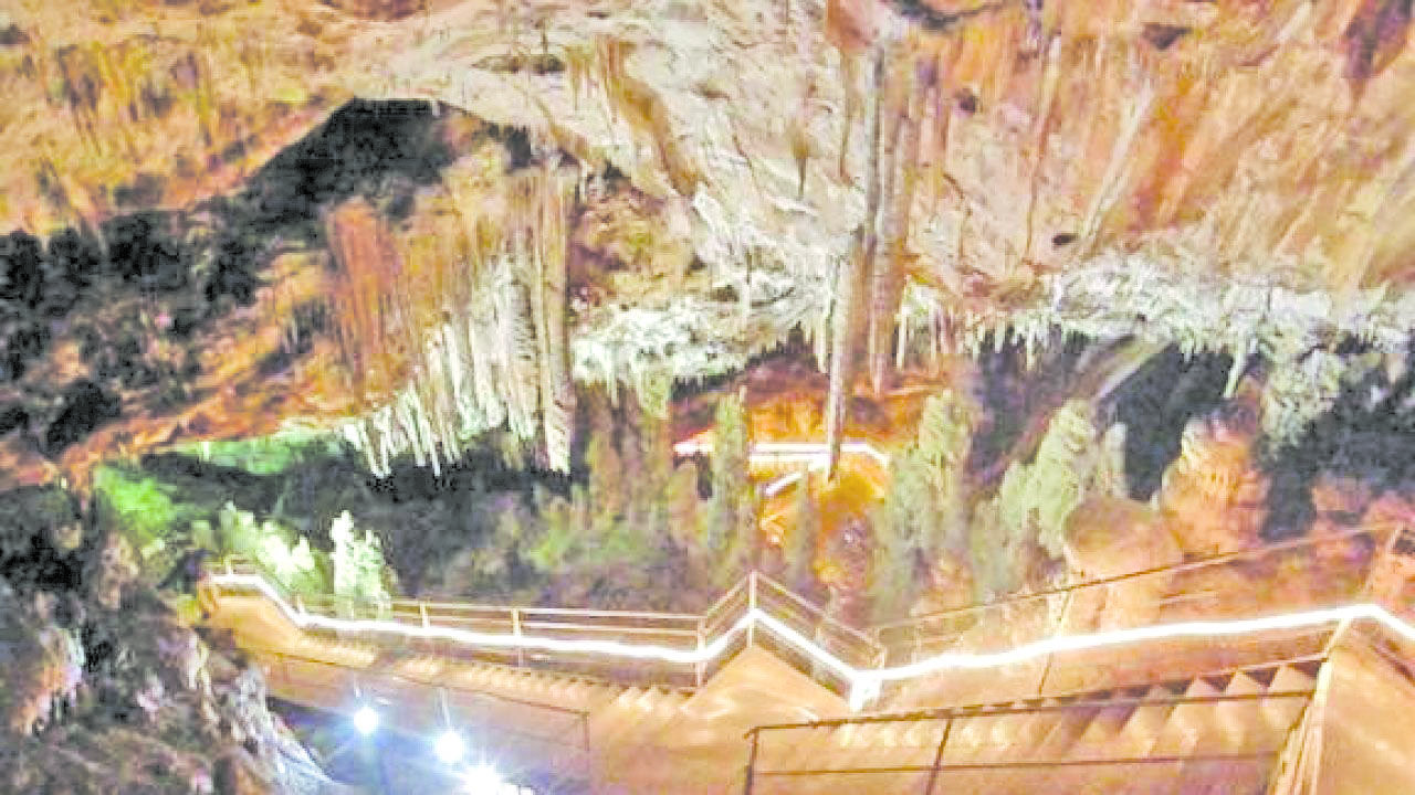 Ayvaini Mag╠Åaras─▒