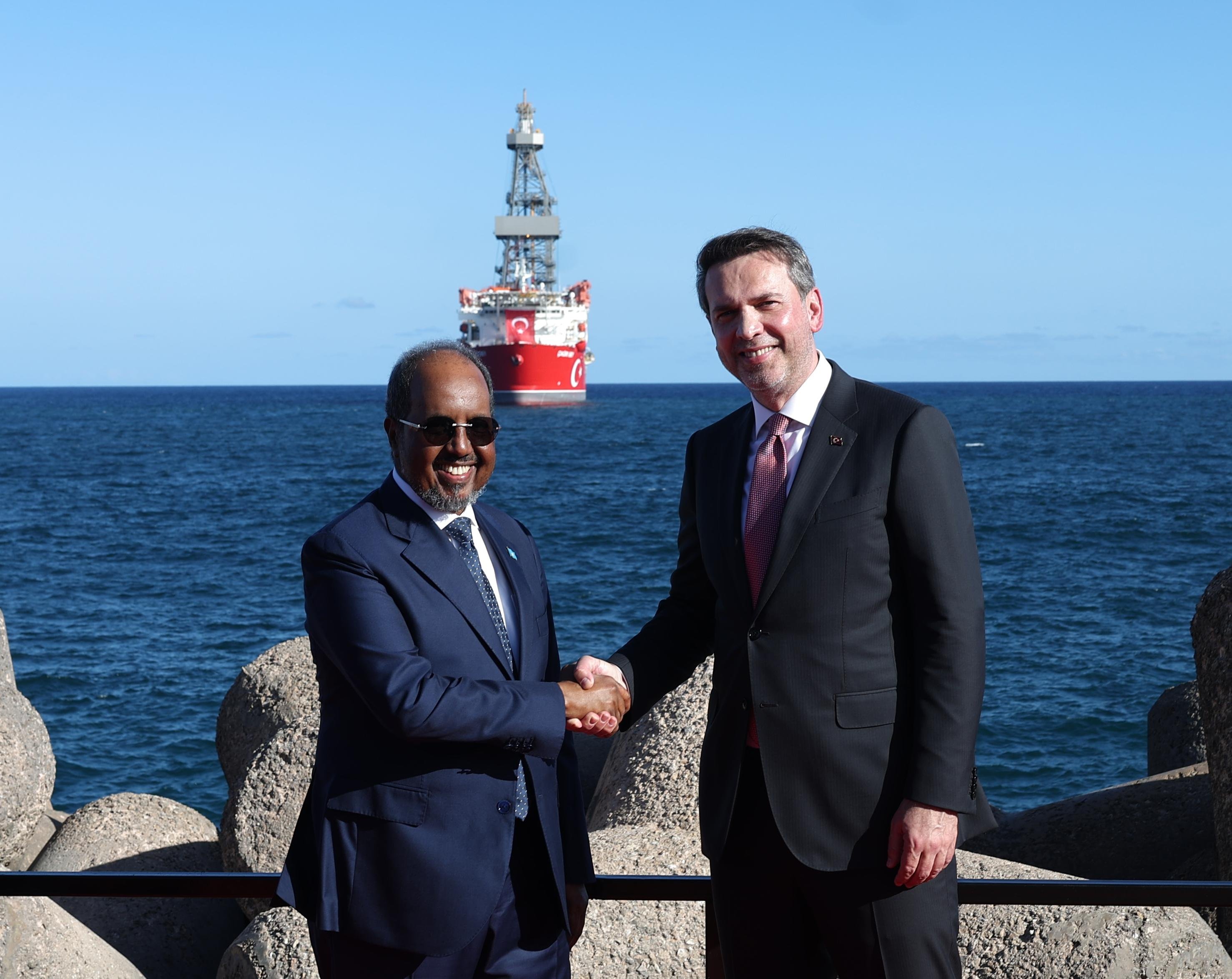 B A K A N B A Y R A K T A R T U R K P E T R O L D O G A L G A Z 1254948 373440