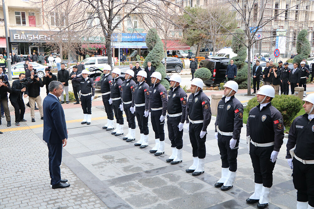 B A K A N C I F T C I T U R K I Y E S U A N D A K R I T I K B I R 1243717 370026