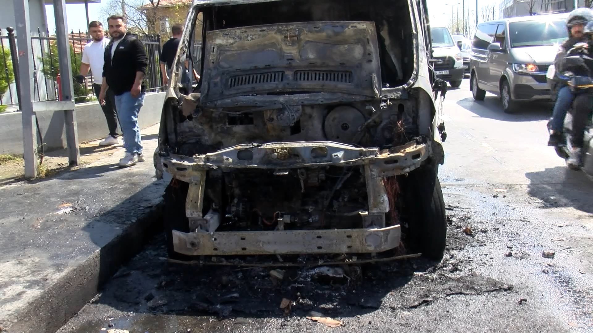 B A S A K S E H I R D E S E Y I R H A L I N D E K I M I N I B U S A L 1276647 379945