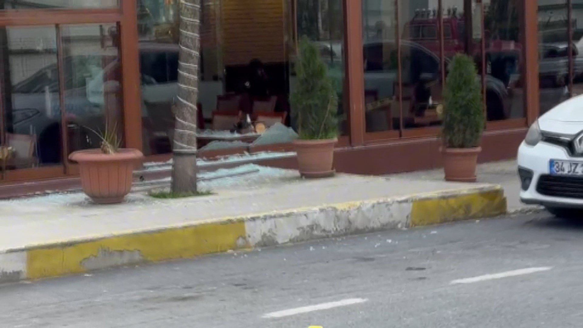 B E Y L I K D U Z U N D E R E S T O R A N A S I L A H L I S A L D I R I 1261516 375380