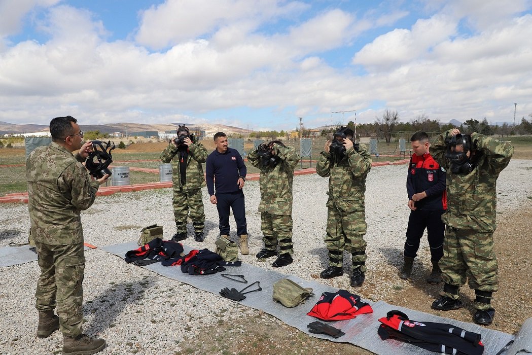 Beyli̇kdüzü Beledi̇yesi̇ Afet Alaninda Bi̇r İlke Daha İmza Atti (7)