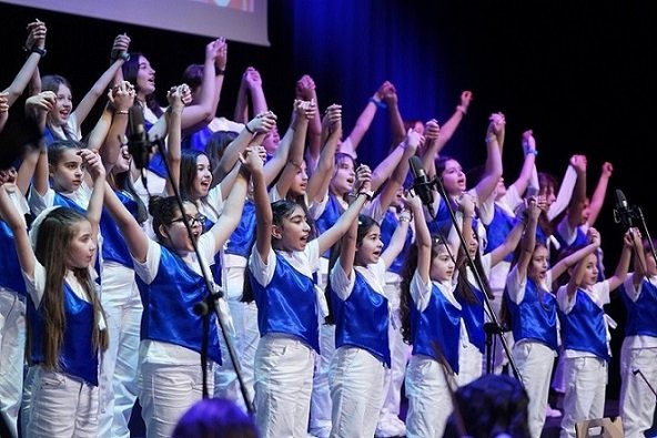 Beyli̇kdüzü Çocuk Korolari Festi̇vali̇ Başladi (1)