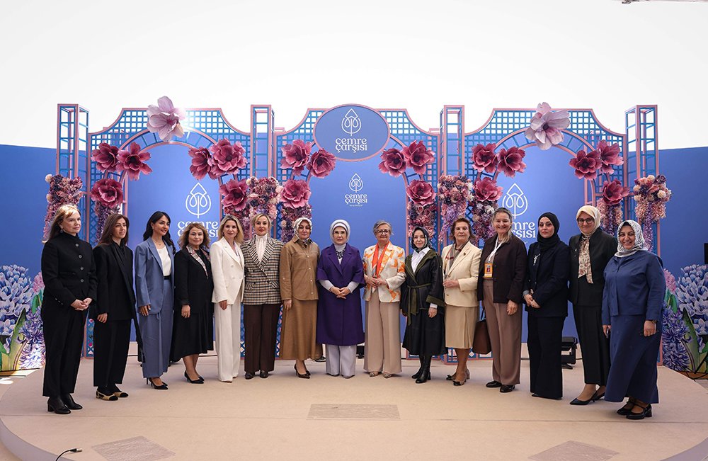 C E M R E C A R S I S I’ N I N K A P I L A R I I Y I L I G E A C I L D 1277158 380069