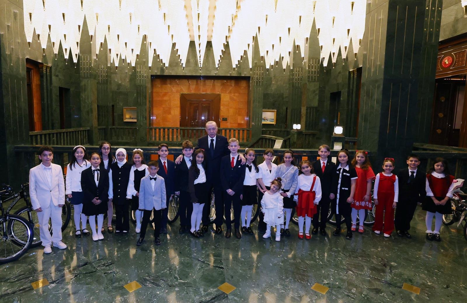 C U M H U R B A S K A N I E R D O G A N C O C U K L A R I K A B U L E 1275334 379545-1