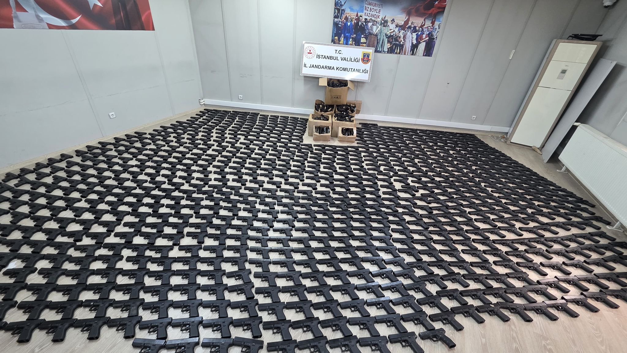 E Y U P S U L T A N’ D A S I L A H T I C A R E T I O P E R A S Y O N U 1267384 377273