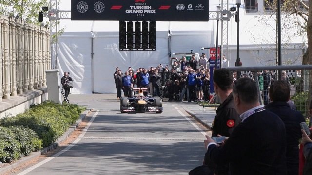 F O R M U L A 1 A R A C I I S T A N B U L S O K A K L A R I N D A 1276883 380001