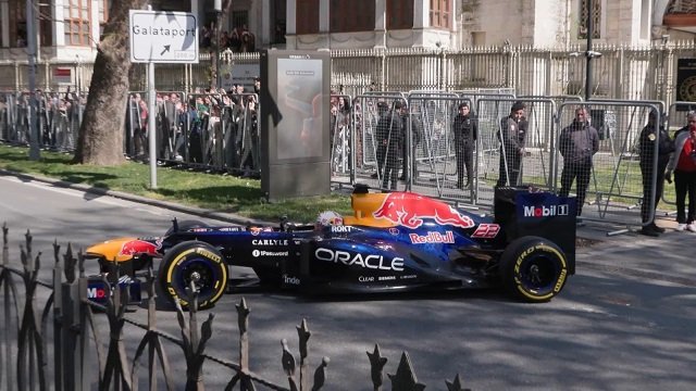 F O R M U L A 1 A R A C I I S T A N B U L S O K A K L A R I N D A 1276886 380001