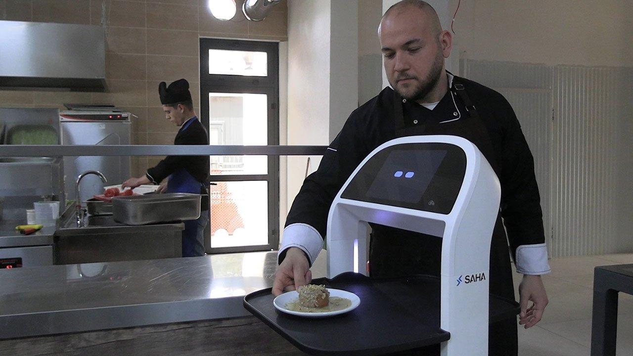 Edirne’de robot garson dönemi başladı