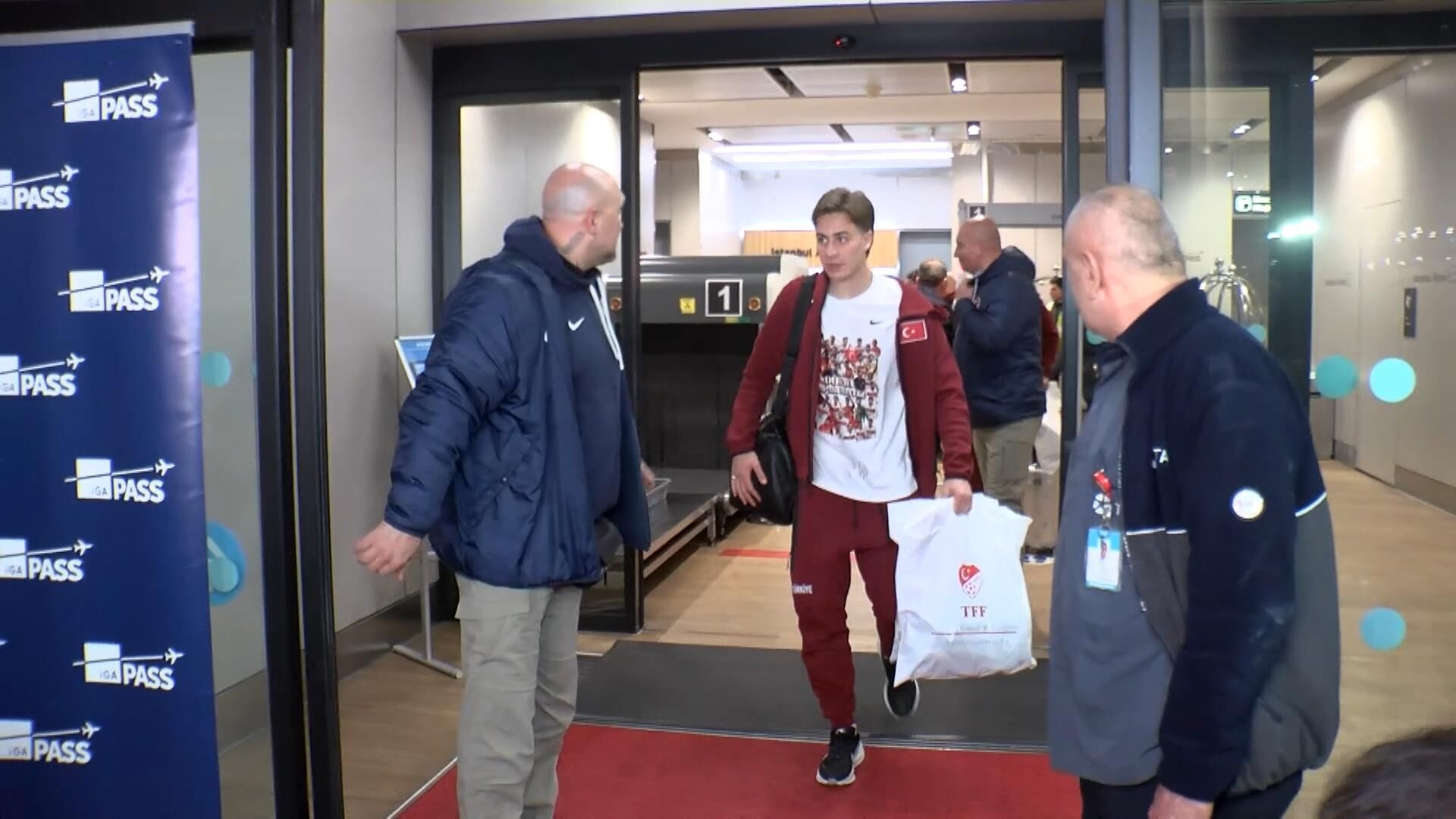 I S T A N B U L A M I L L I F U T B O L T A K I M I T U R K I Y E 1238753 368462