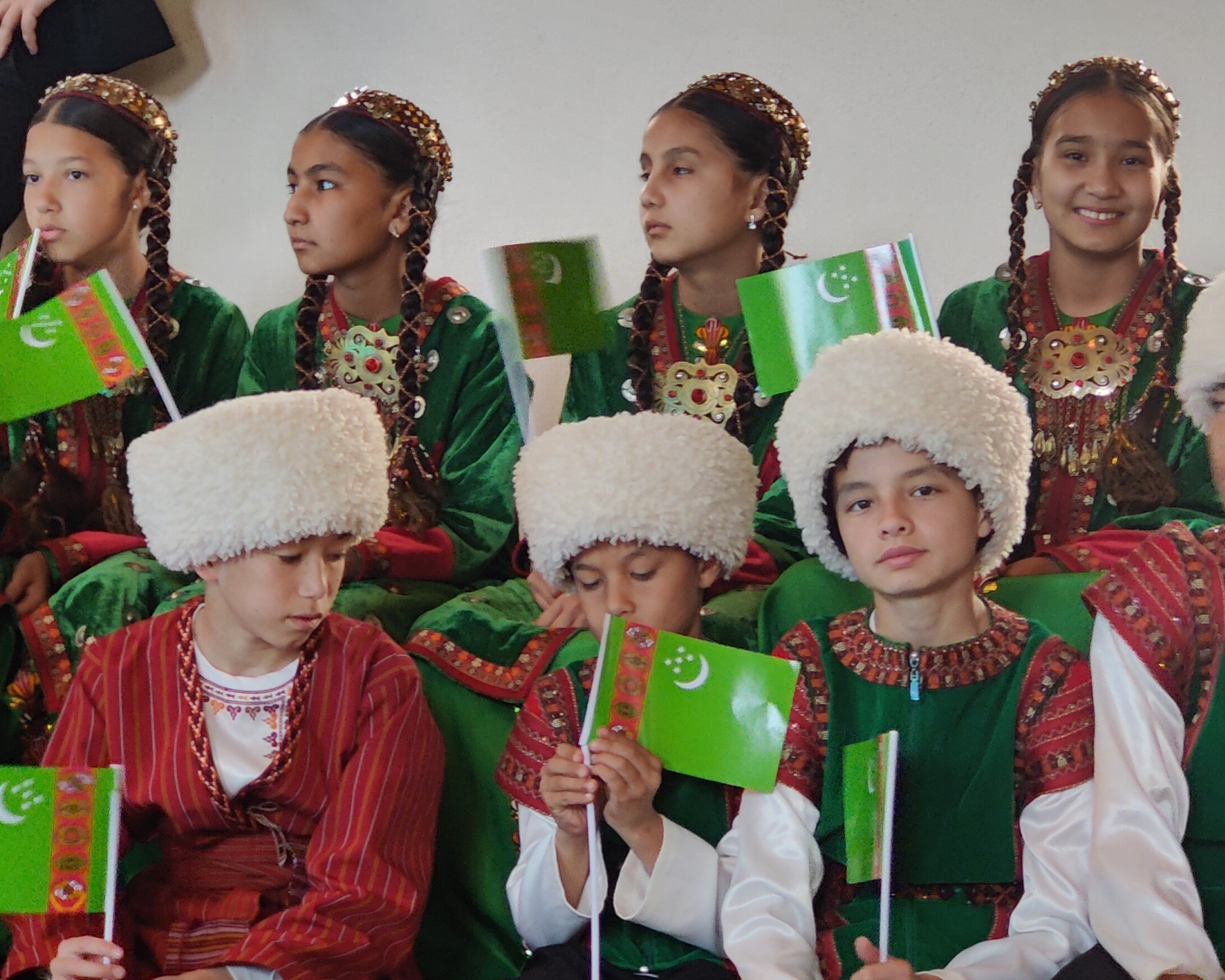 I S T A N B U L D A T U R K D U N Y A S I C O C U K O Y U N L A R I 1282584 381596