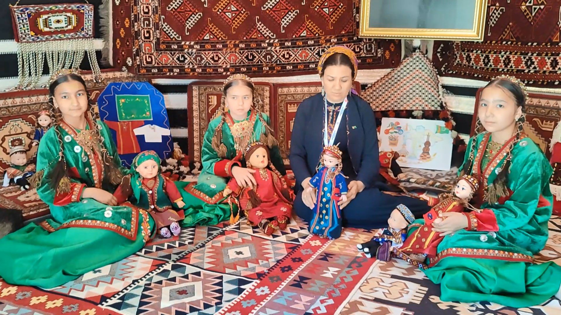 I S T A N B U L D A T U R K D U N Y A S I C O C U K O Y U N L A R I 1282588 381596