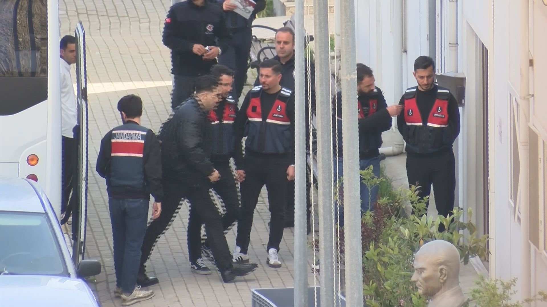 I S T A N B U L D A U N L U L E R E Y O N E L I K U Y U S T U R U C U 1252885 372427