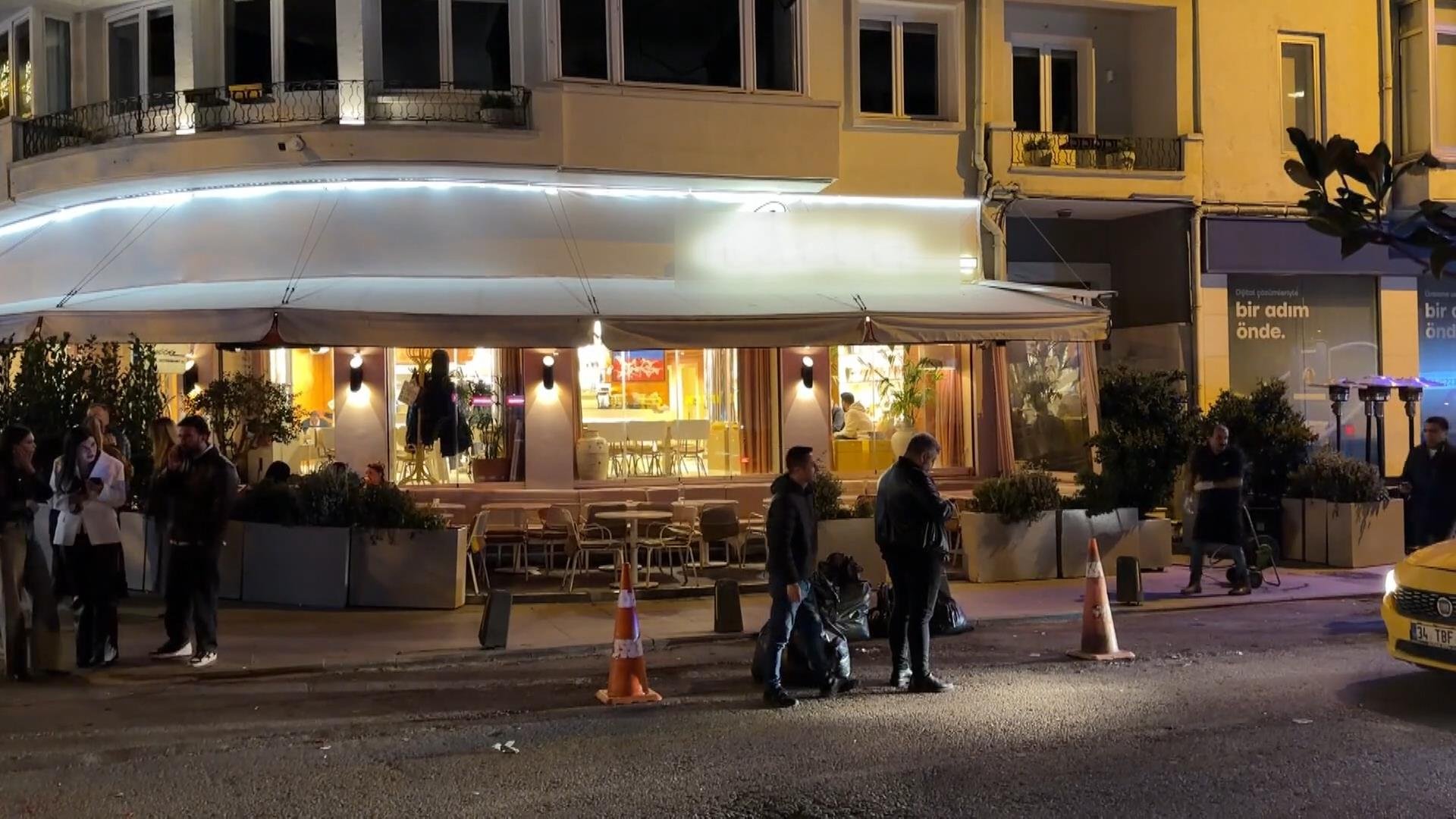 I S T A N B U L D A U Y U S T U R U C U S O R U S T U R M A S I K A 1256625 373939