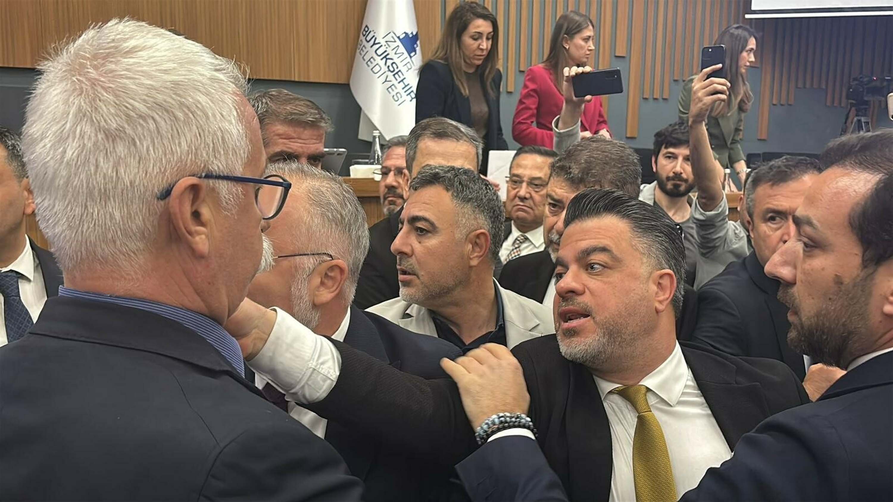 I Z M I R B U Y U K S E H I R B E L E D I Y E M E C L I S I N D E G E 1265772 376809