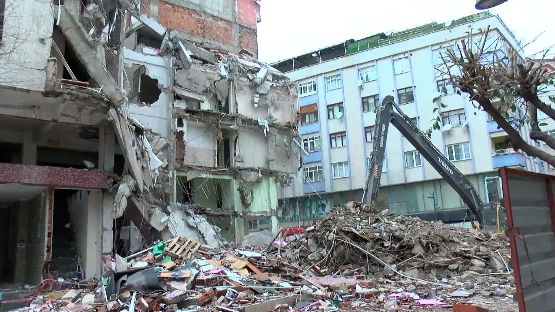 Istanbul Zeytinburnunda Insaattan Bet 1240045 368876 (1)