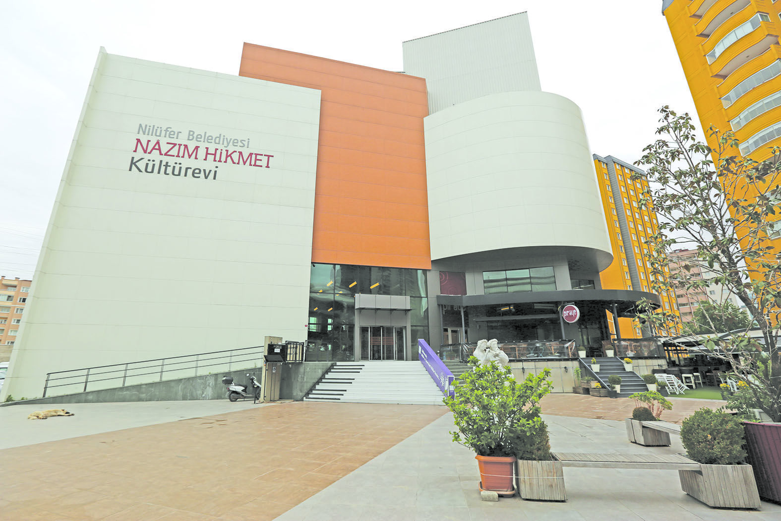 Naz─▒M Hikmet Ku╠Êltu╠Êrevi