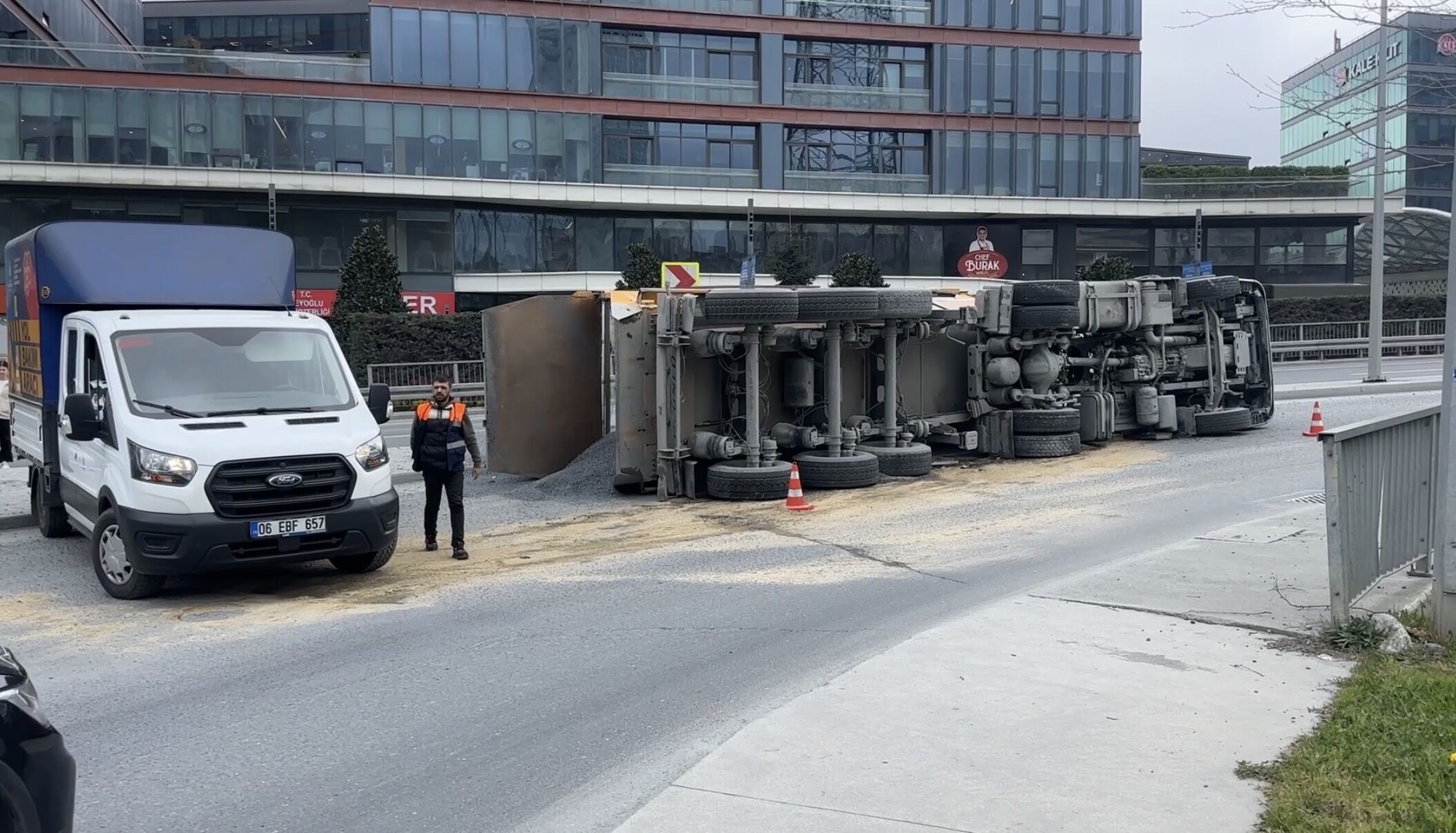 S A R I Y E R’ D E D E V R I L E N H A F R I Y A T K A M Y O N U N U N 1250839 372187