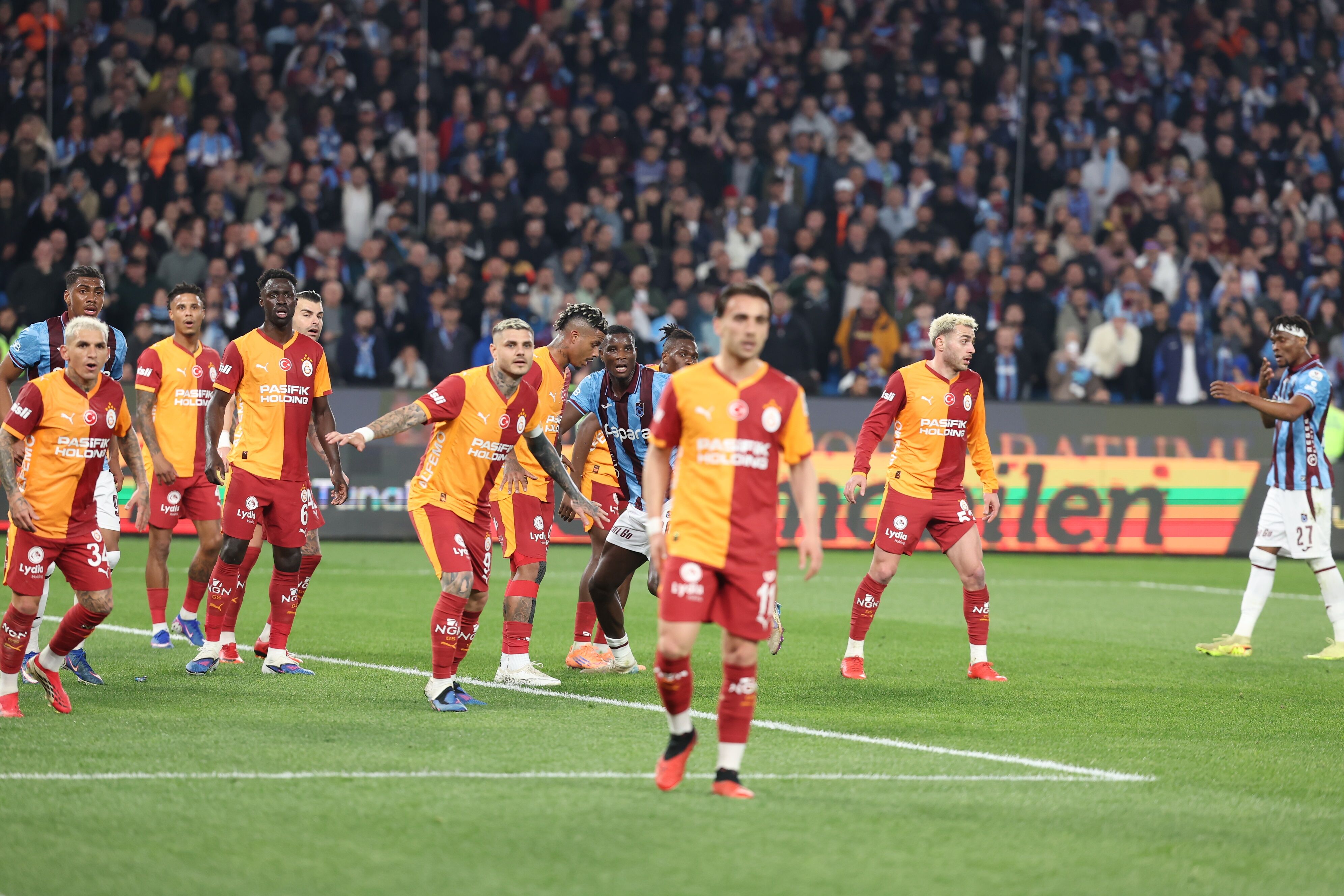 T R A B Z O N S P O R G A L A T A S A R A Y F O T O G R A F L A R 1245240 370482