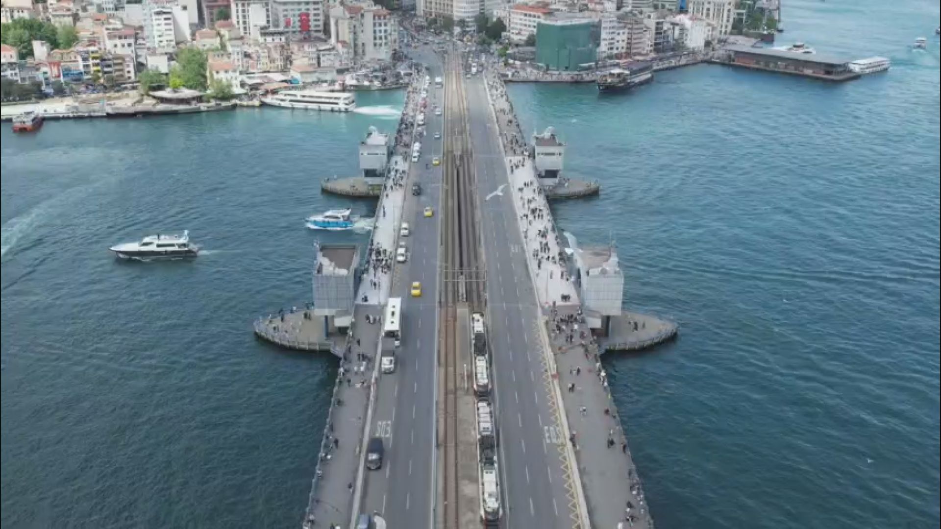 Kurban Bayrami Oncesi Eminonu Havadan Go 1330111 395143 (1)