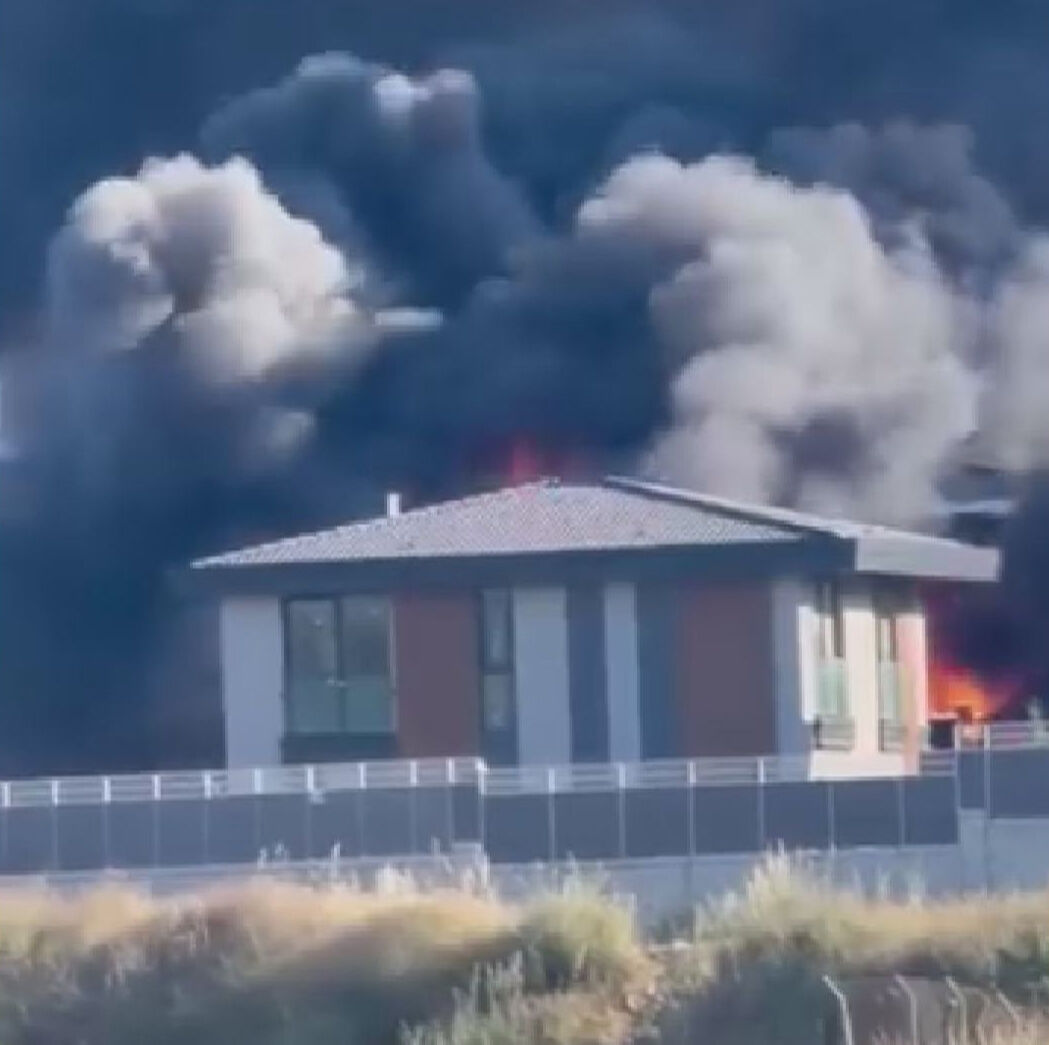 Tuzla'da villada çıkan yangın itfaiye tarafından söndürüldü