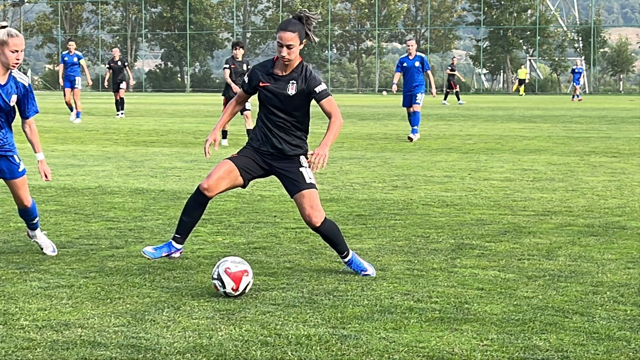 Beşiktaş Kadın Futbol Takımı, hazırlık maçında FOMGET'i 3-1 mağlup etti