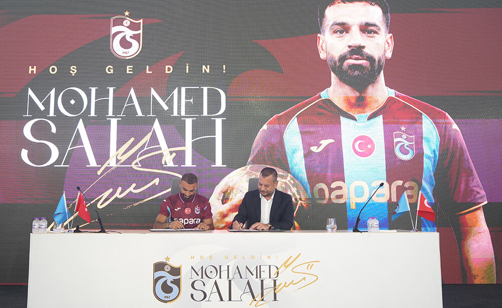 Trabzonspor'da Salah yaklaşık 30 bin taraftar önünde imza attı