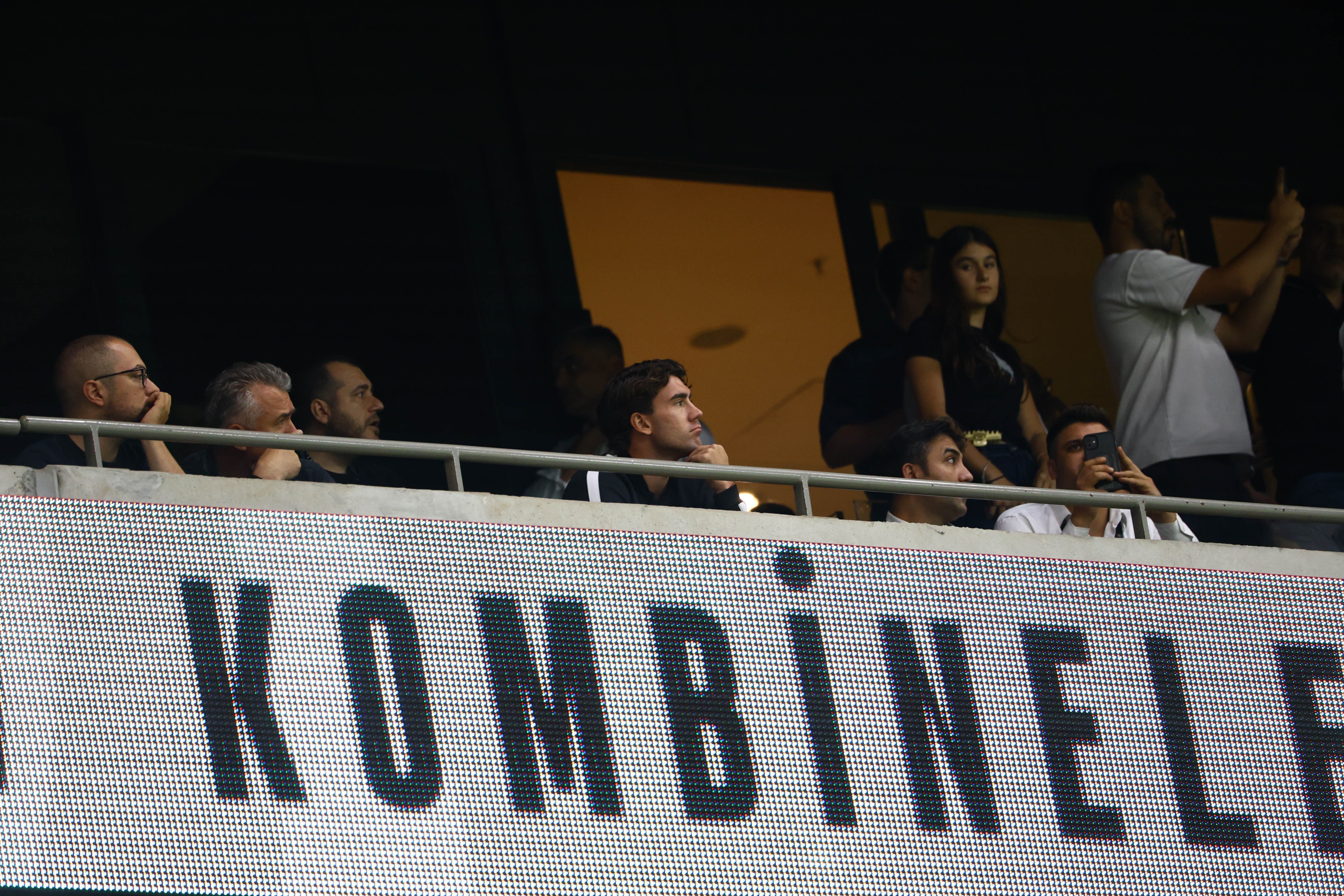 Dusan Vlahovic maçı tribünden takip etti