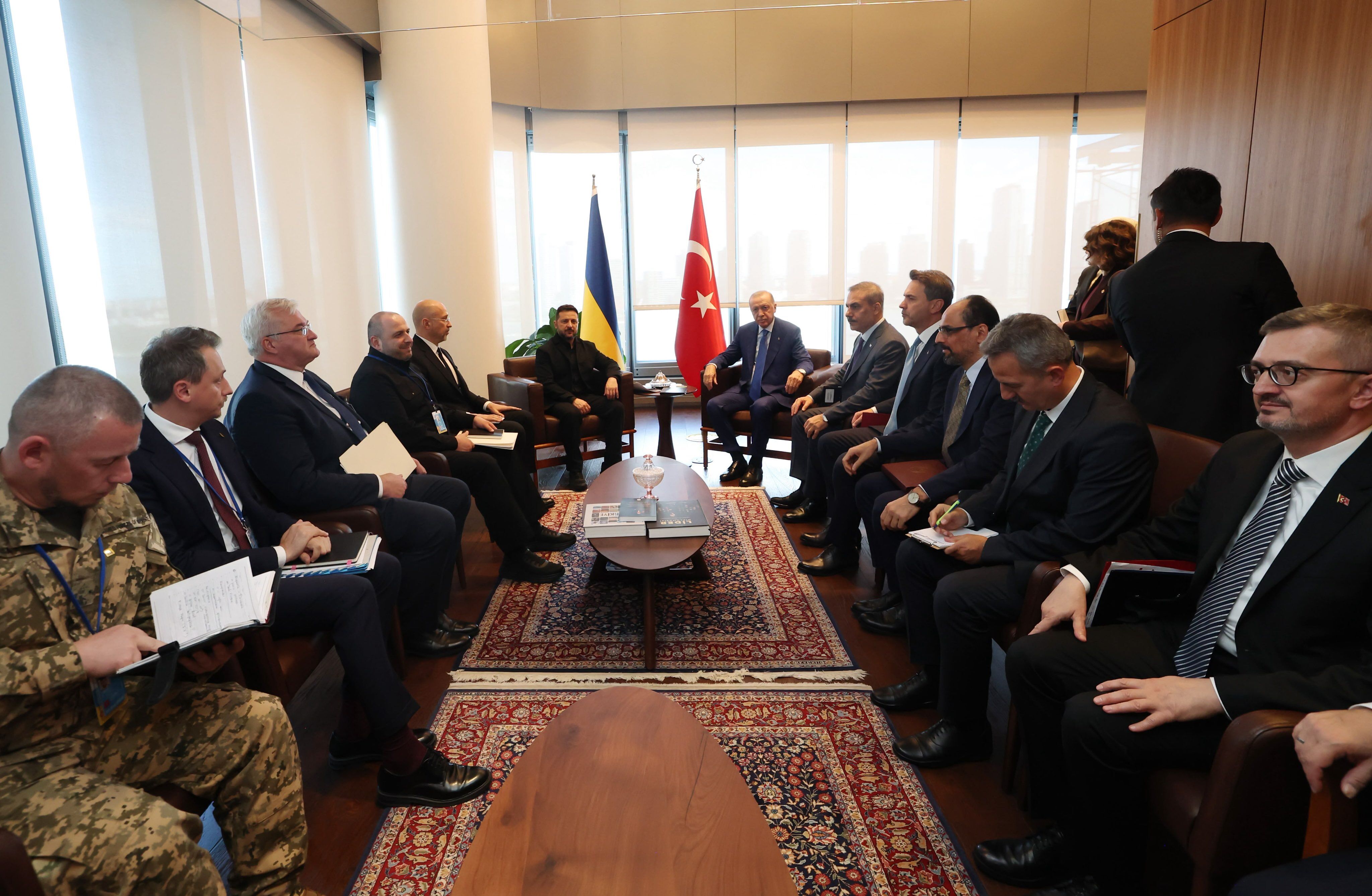 Bakan Bayraktar: Ukrayna'nın enerji arz güvenliğine katkı yapmaya devam edeceğiz