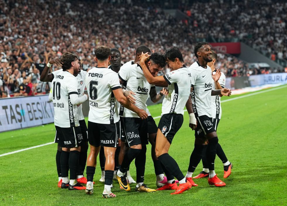 Beşiktaş doludizgin ilerliyor