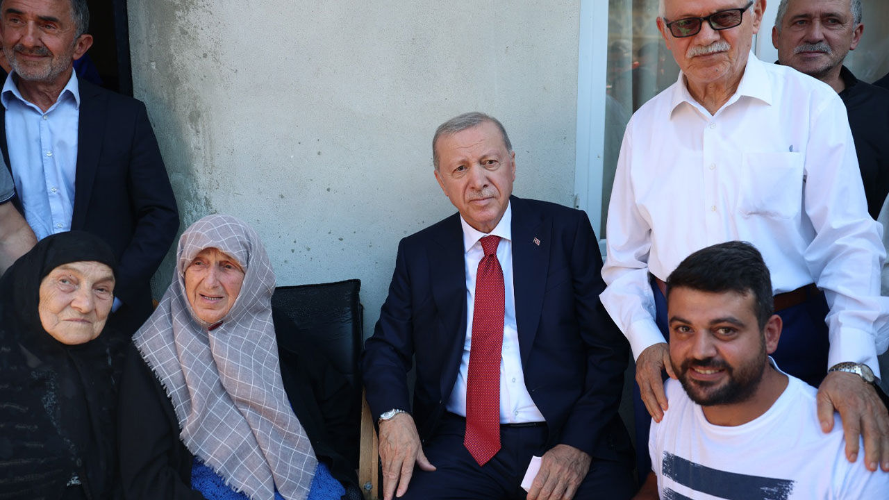 Cumhurbaşkanı Erdoğan, Rize'de komşularını ziyaret etti