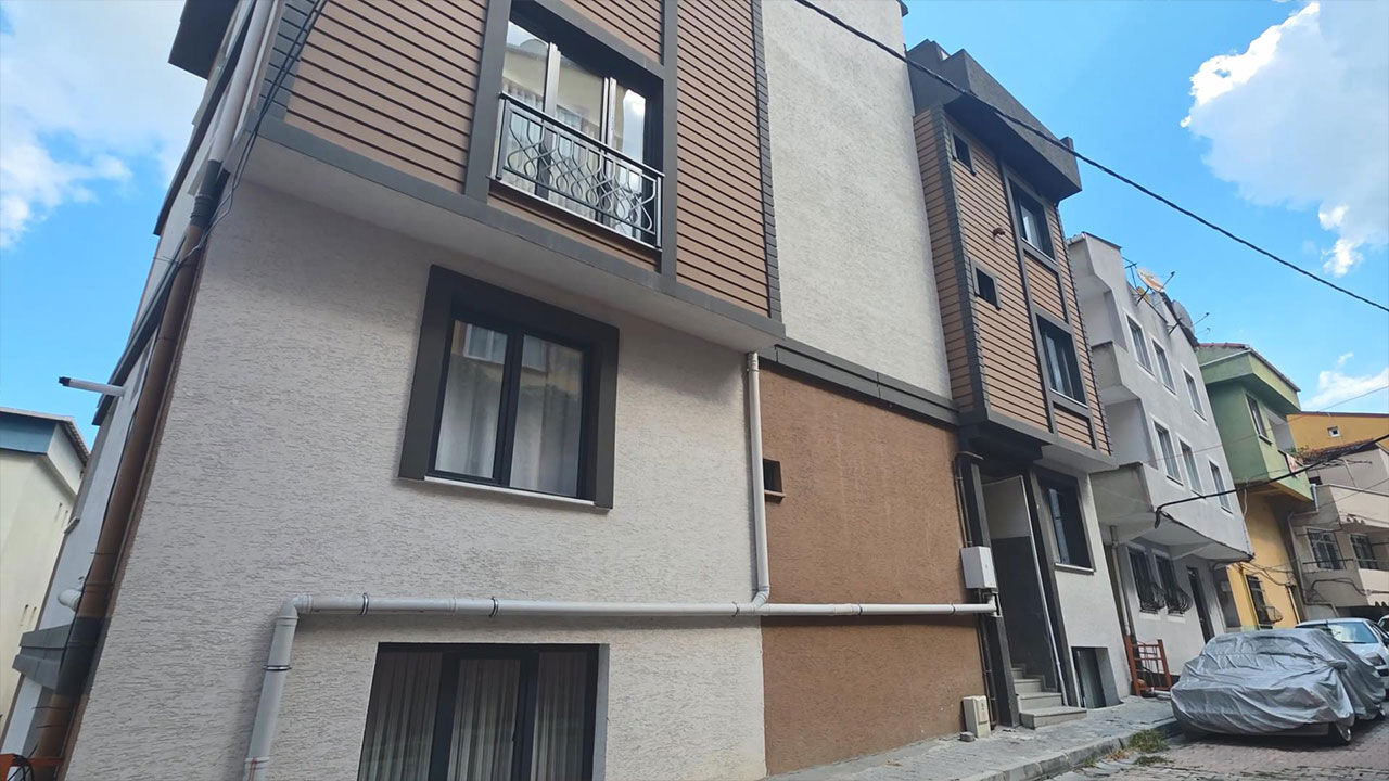 Apartmanda yakayı ele vermemek için kaçtılar, çıkış kapısını bulamadılar