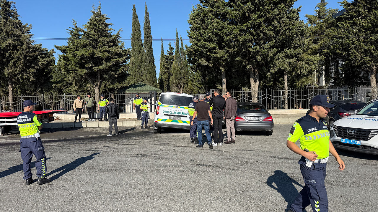 Silivri'de jandarma aracı kazaya karıştı