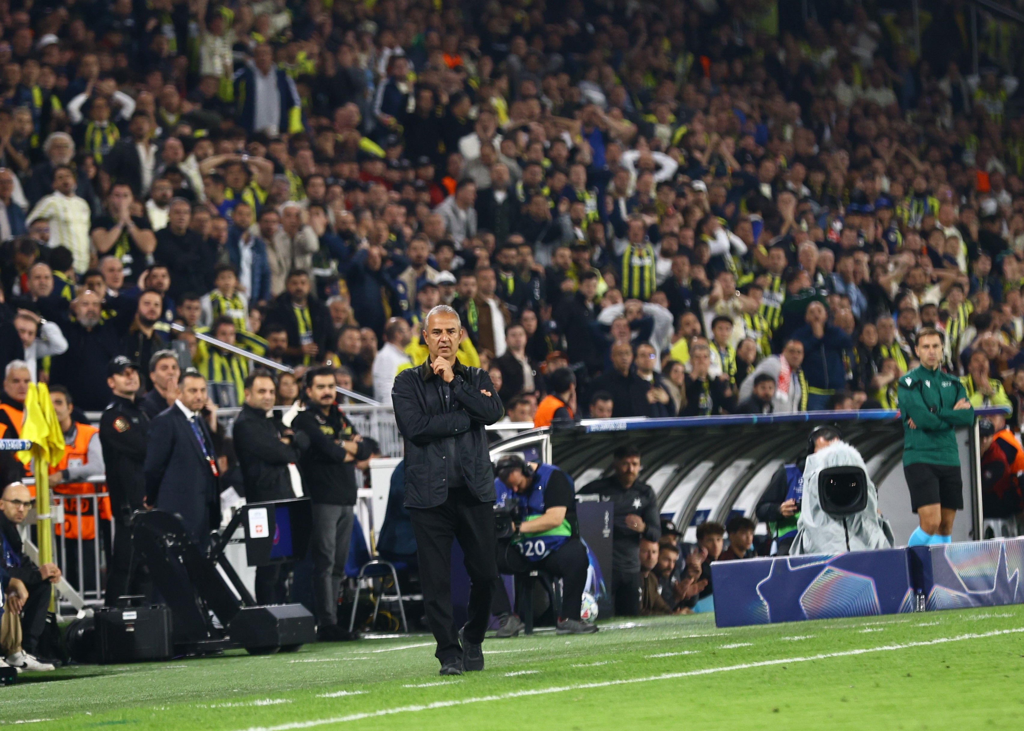 İsmail Kartal'a "istifa" tezahüratları