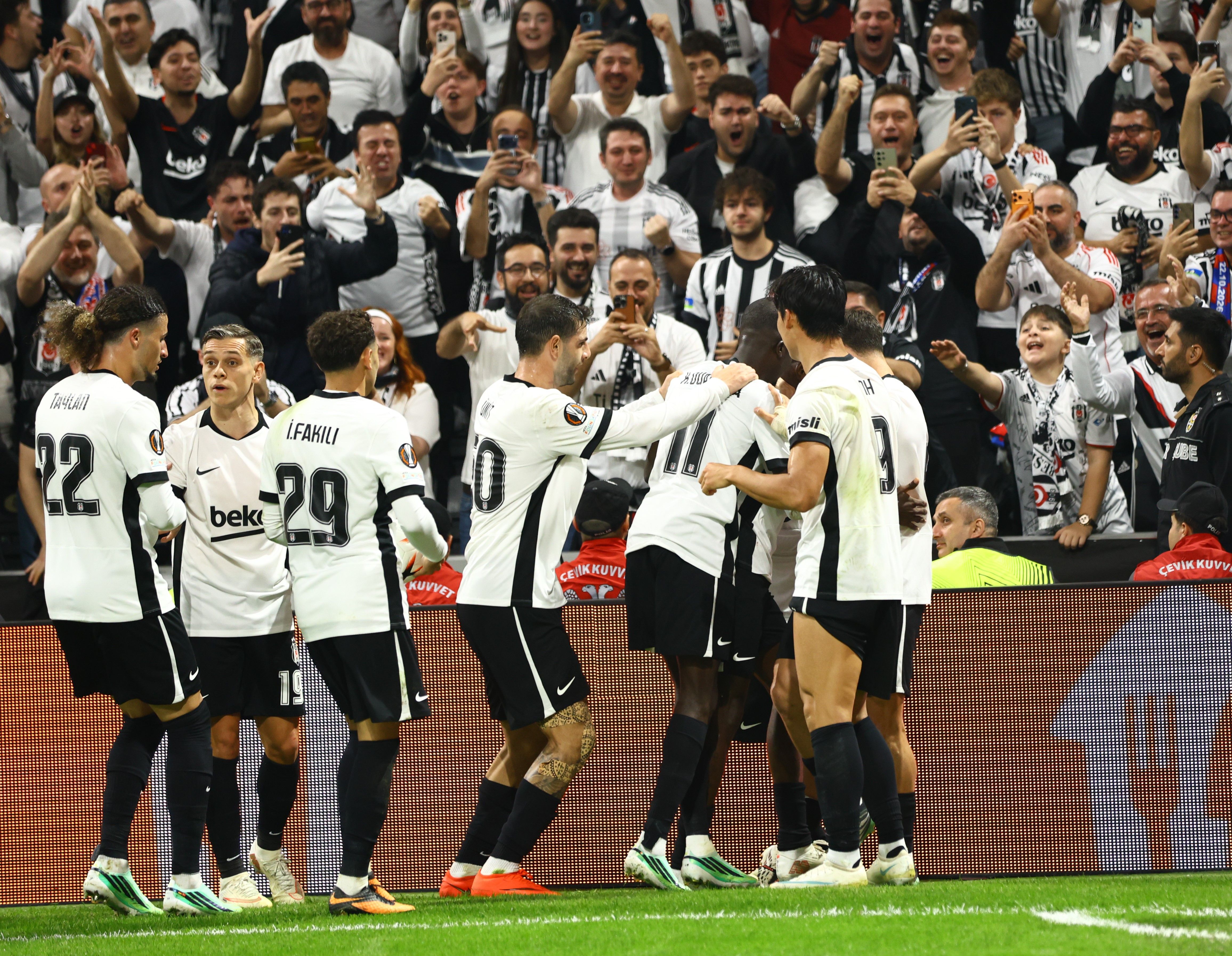 Kartal'ın Dolmabahçe'de bileği bükülmüyor