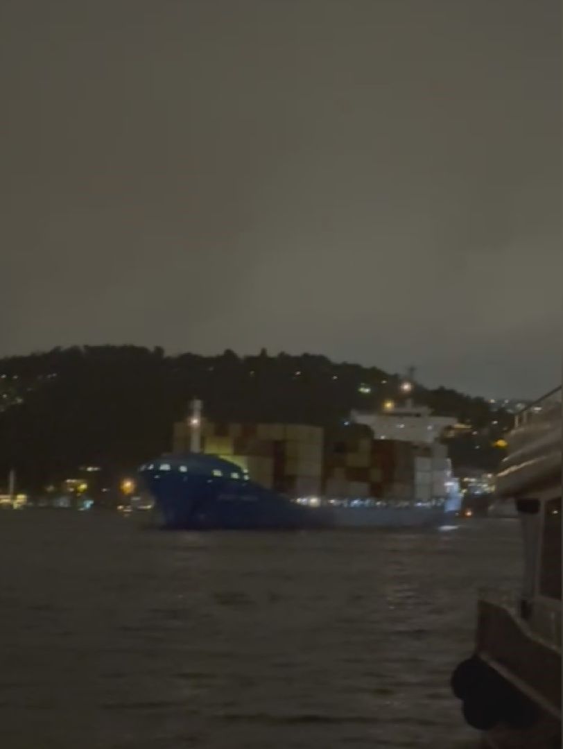İstanbul Boğazı'nda sürüklenen gemi kurtarıldı