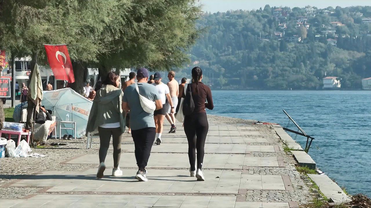 İstanbul’da sıcak havayı fırsat bilenler Boğaz’a akın etti