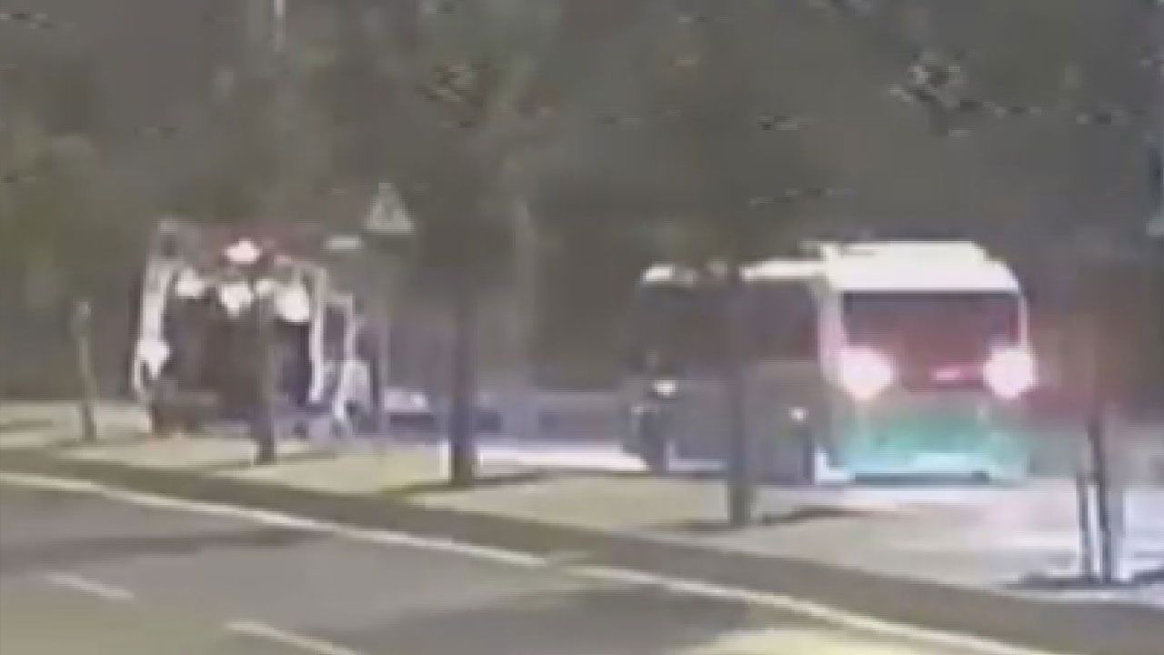 Arnavutköy'de 9 kişinin yaralandığı servis minibüsü kazasının görüntüleri ortaya çıktı