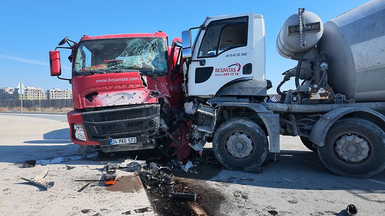 Avcılar’da iki beton mikseri çarpıştı: 2 yaralı